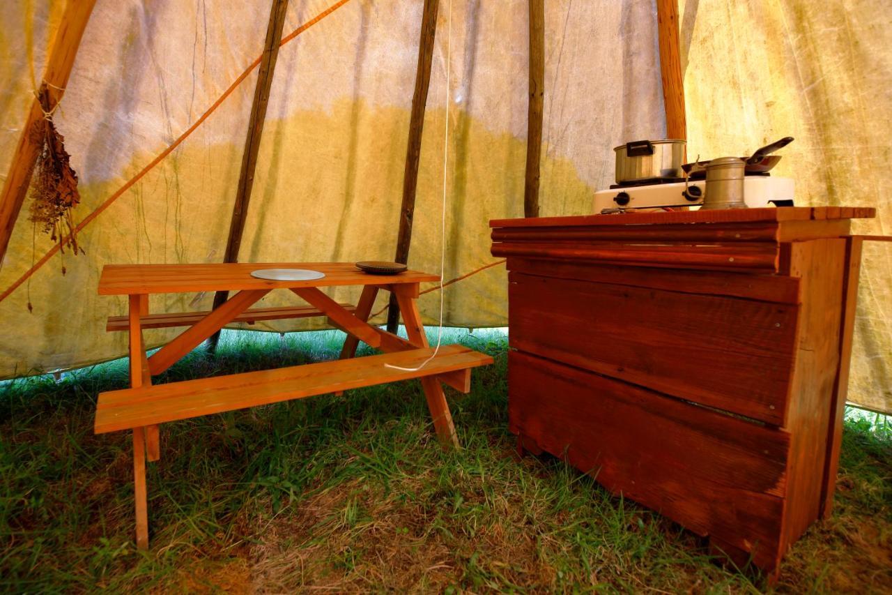 Fort Wapiti Hotel Zalasowa Luaran gambar