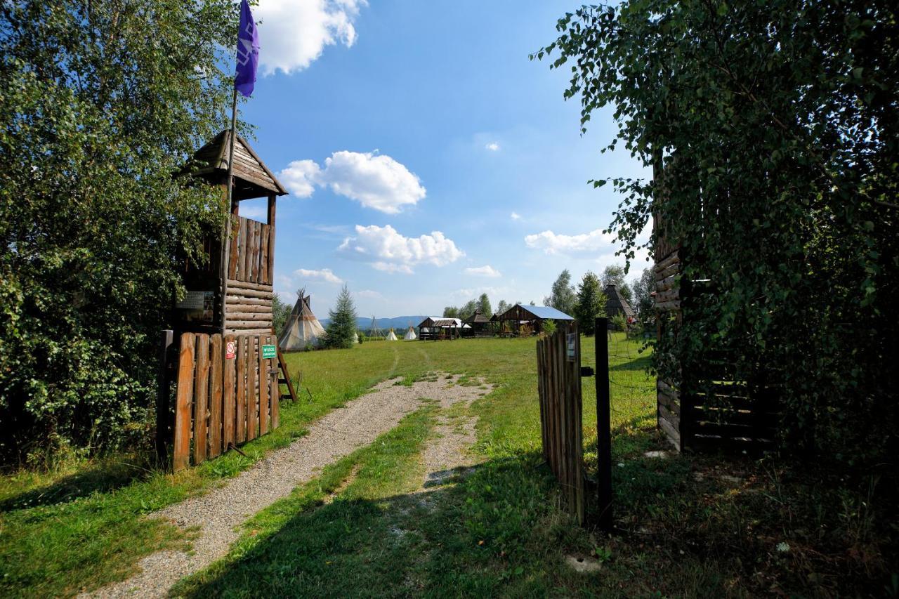 Fort Wapiti Hotel Zalasowa Luaran gambar